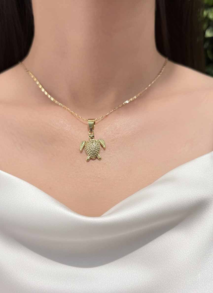 Gold Turtle Charm Necklace – stylish sea turtle necklace charm for everyday elegance.