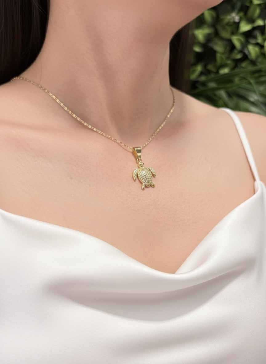 Gold Turtle Charm Necklace – stylish sea turtle necklace charm for everyday elegance.