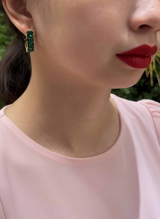 Emerald Pearl Drop Earrings – Elegant Green Stone Jewelry & Classic Pearl Shine