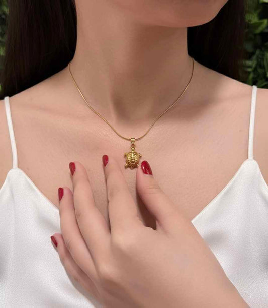 Golden Sea Turtle Necklace – elegant women’s turtle pendant with golden shine.
