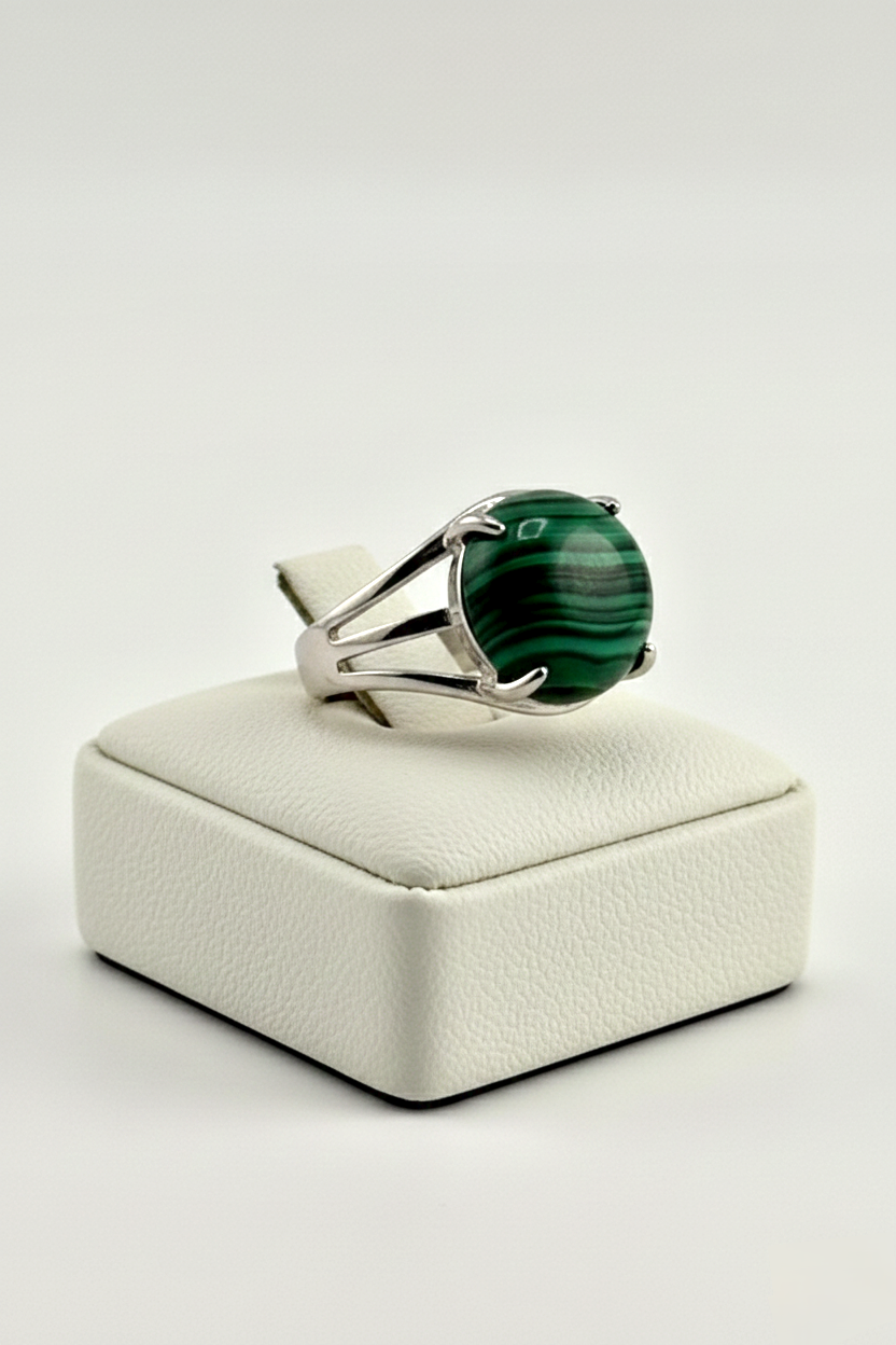 women wearing malachite ring