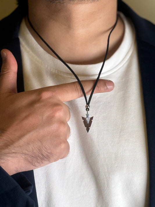 Arrowhead pendant necklace pointing