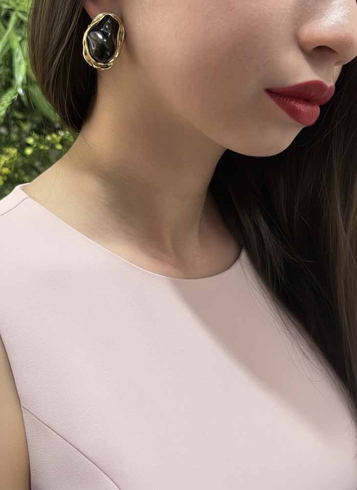 Black Onyx Stud Earrings - Noir Flame