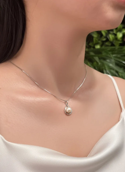 Moondrop Grace – Purity & Feminine Wisdom Necklace