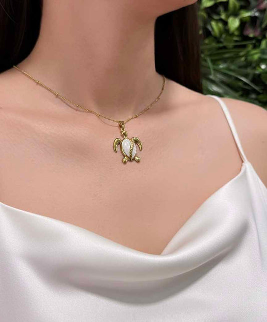 White Opal Turtle Necklace – ocean-inspired opal pendant with radiant charm.