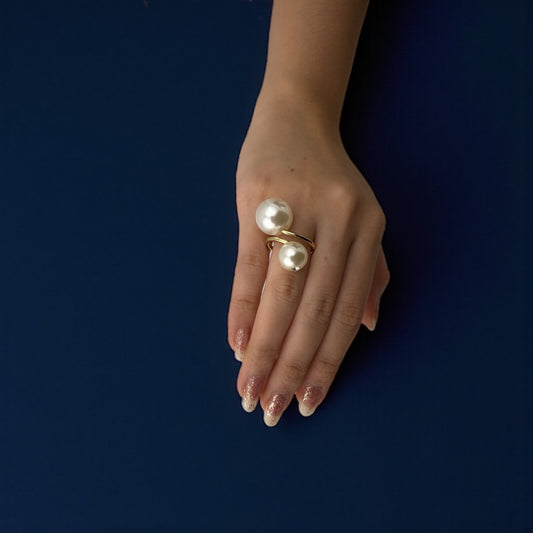 Antique Pearl Ring – Twin Grace of Timeless Elegance & Wisdom
