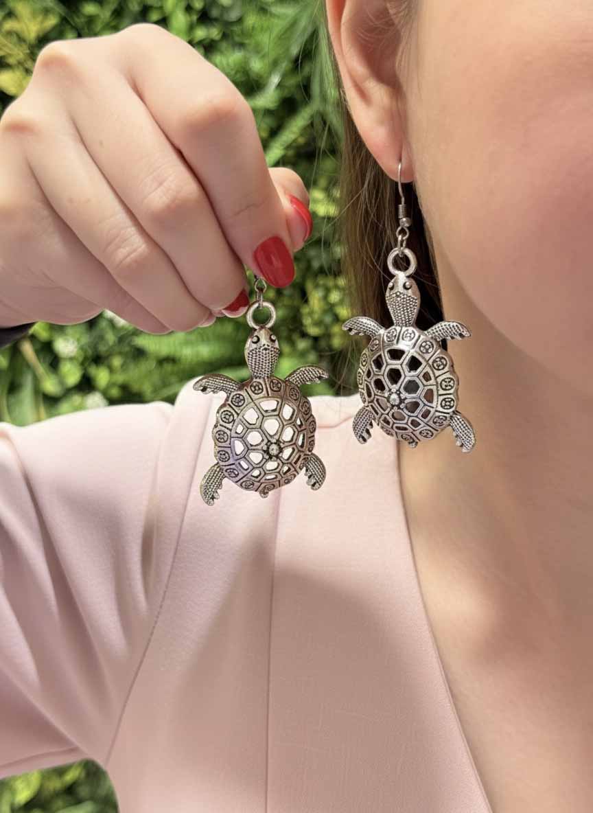 Elegant Silver Sea Turtle Earrings – delicate drop turtle design for a graceful ocean vibe.