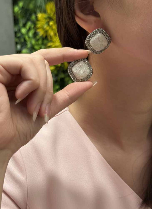 Royal Dew – Mother of Pearl Stud Earrings