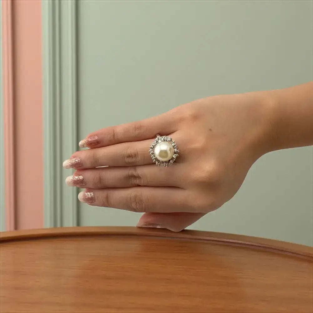 Queen’s Pearl & Diamond Ring – Grace, Elegance & Royal Presence