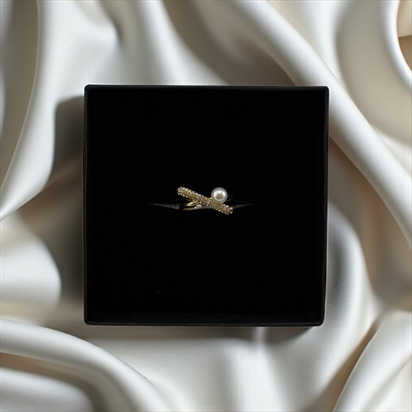 Graceful Pearl Ring for Women – Luxe Line of Simplicity & Sophistication
