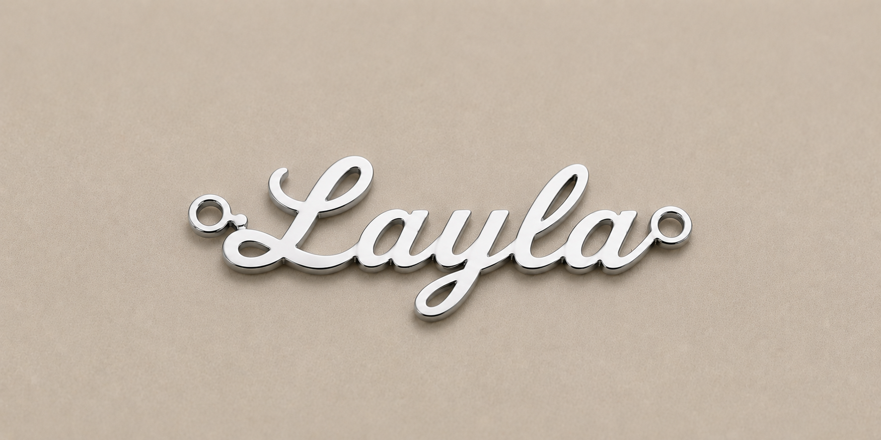 Decorative nameplate with 'Layla' on a beige background