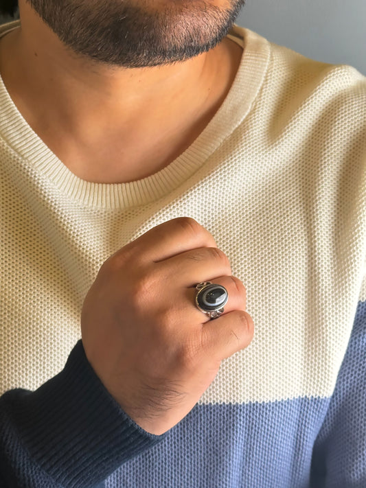 Man wearing Black Onyx male ring in silver finish