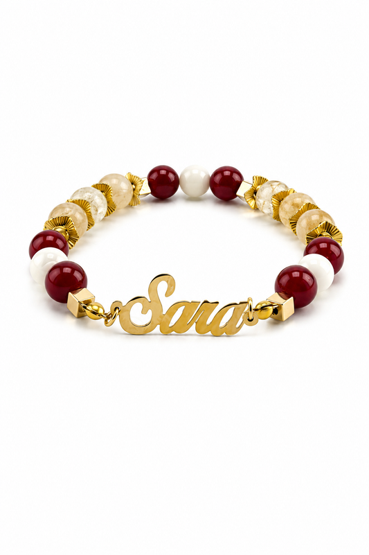 Bracelet with gold nameplate 'Sara' on a white background