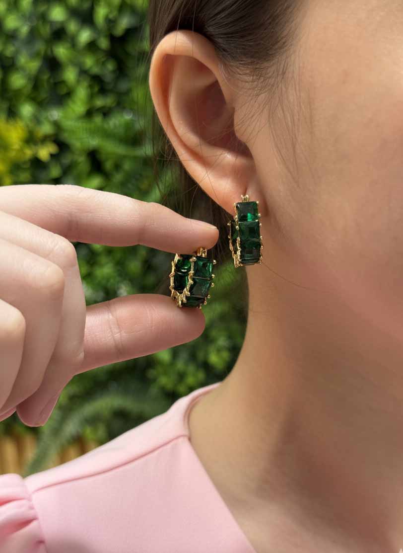 Emerald Pearl Drop Earrings – Elegant Green Stone Jewelry & Classic Pearl Shine