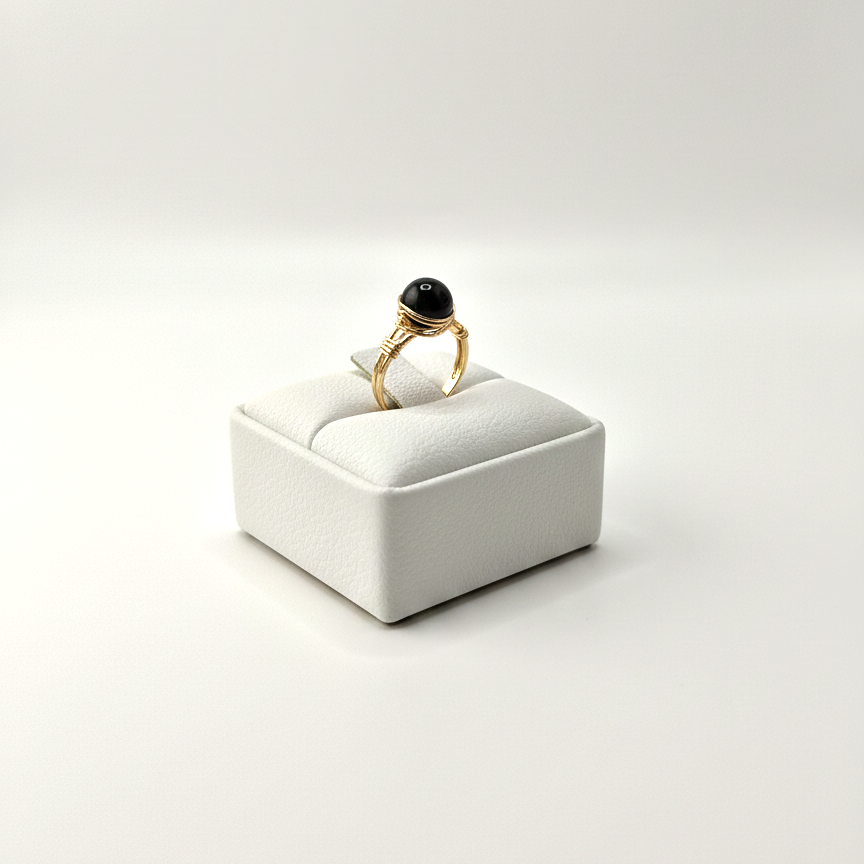 round onyx cabochon ring close up