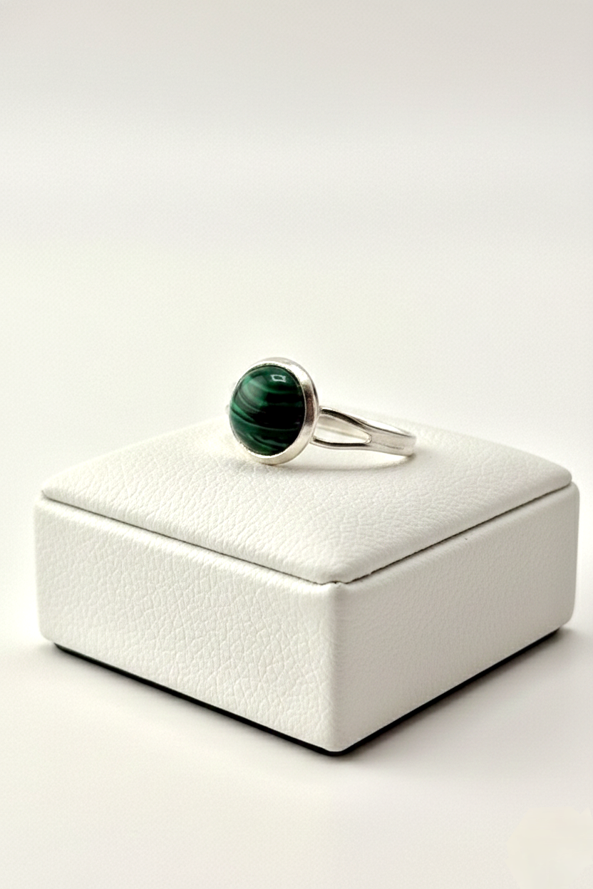 women wearing malachite ring