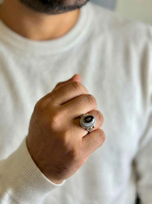 Man wearing Black Agate male ring in silver finish
