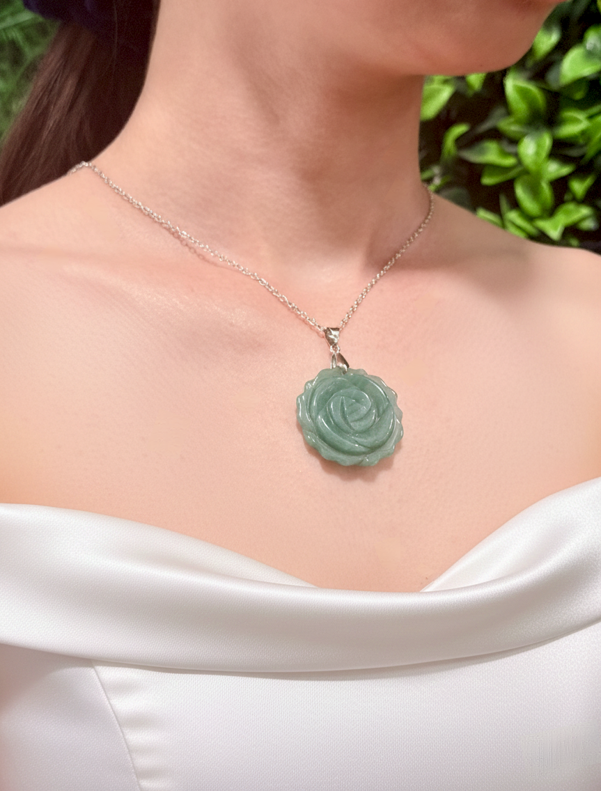 Green Aventurine Rose Pendant Necklace – Luck, Growth and Emotional Balance