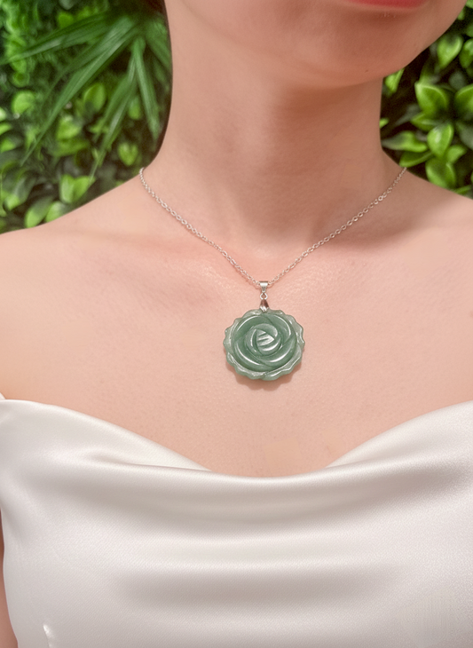 Green Aventurine Rose Pendant Necklace – Luck, Growth and Emotional Balance