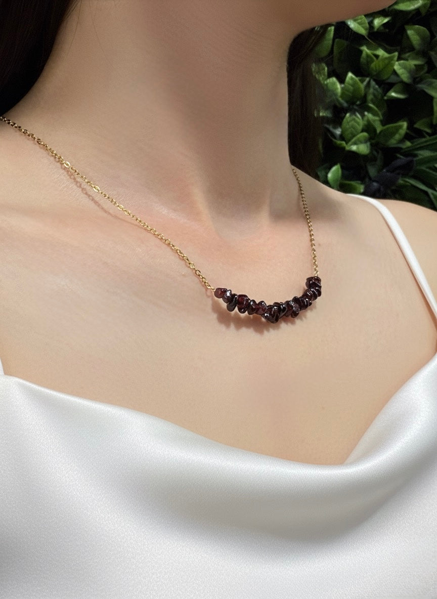 natural garnet chip stone necklace close up