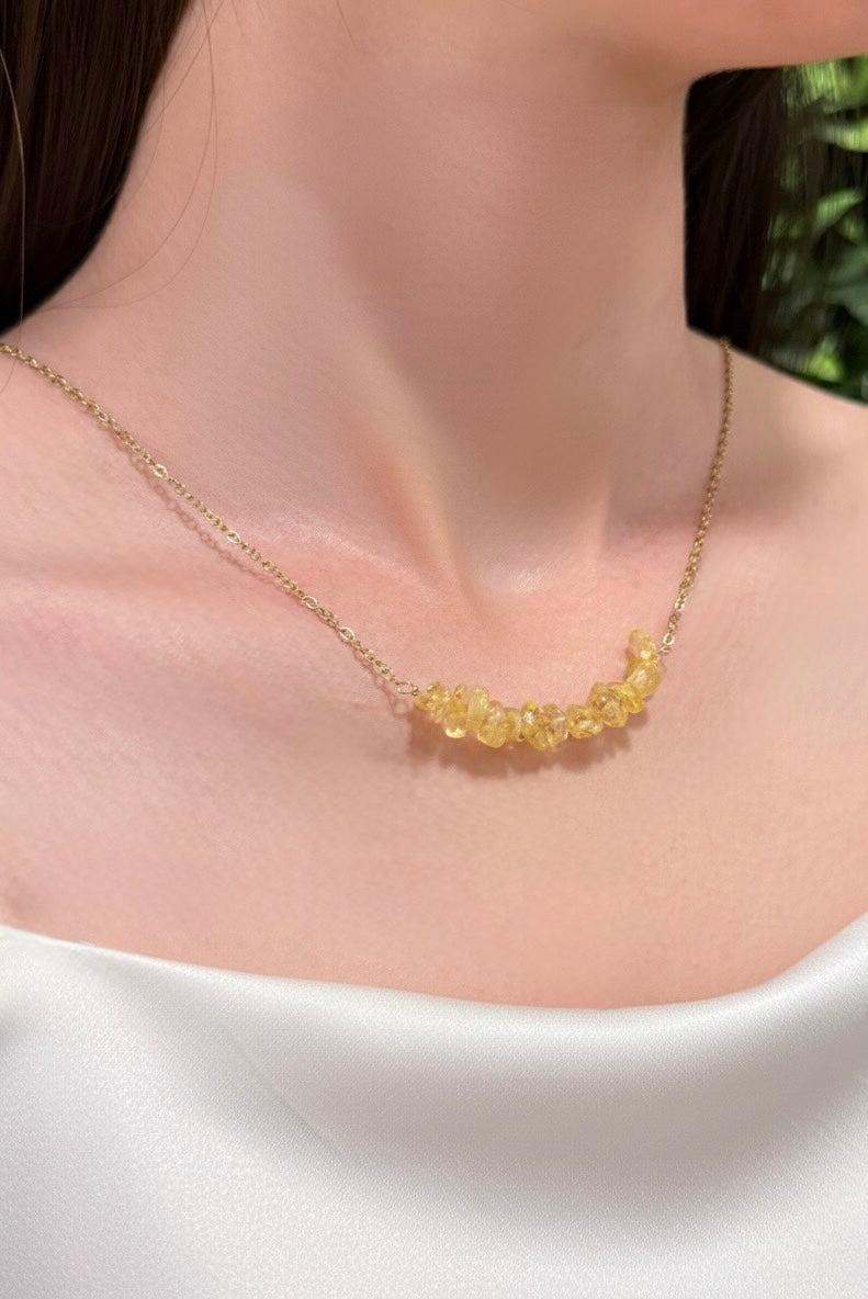natural citrine chip stone necklace close up