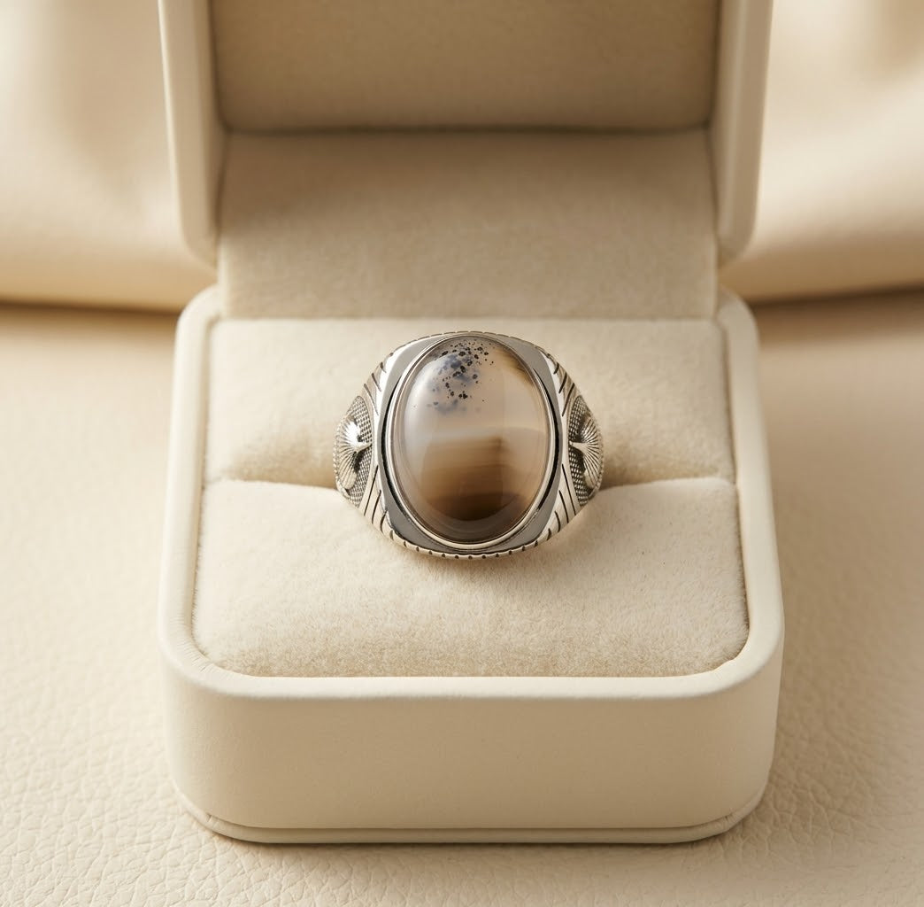 Ivory Crest White Aqeeq Men’s Ring – 925 Sterling Silver