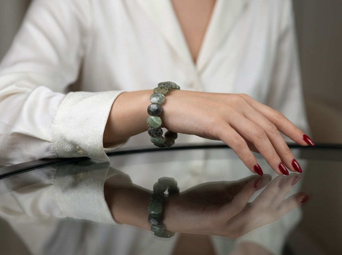 Silver Mist – Grey Labradorite Crystal Bracelet for Women