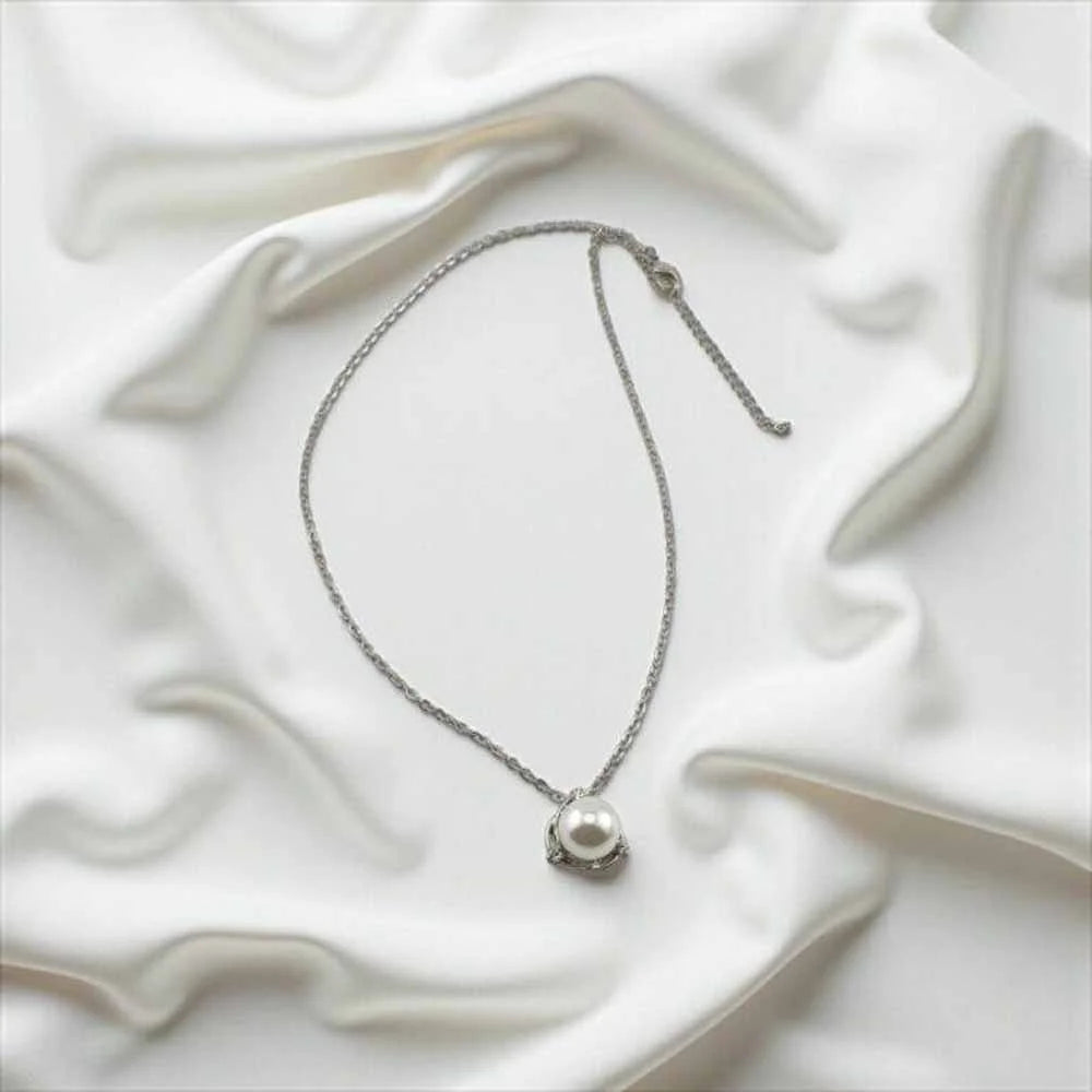 White Pearl Necklace – Soft Sparkle & Graceful Flow
