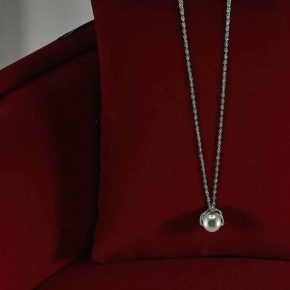 White Pearl Necklace – Soft Sparkle & Graceful Flow