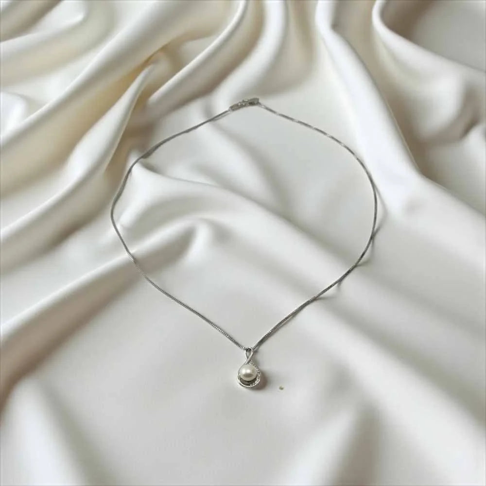 Moondrop Grace – Purity & Feminine Wisdom Necklace