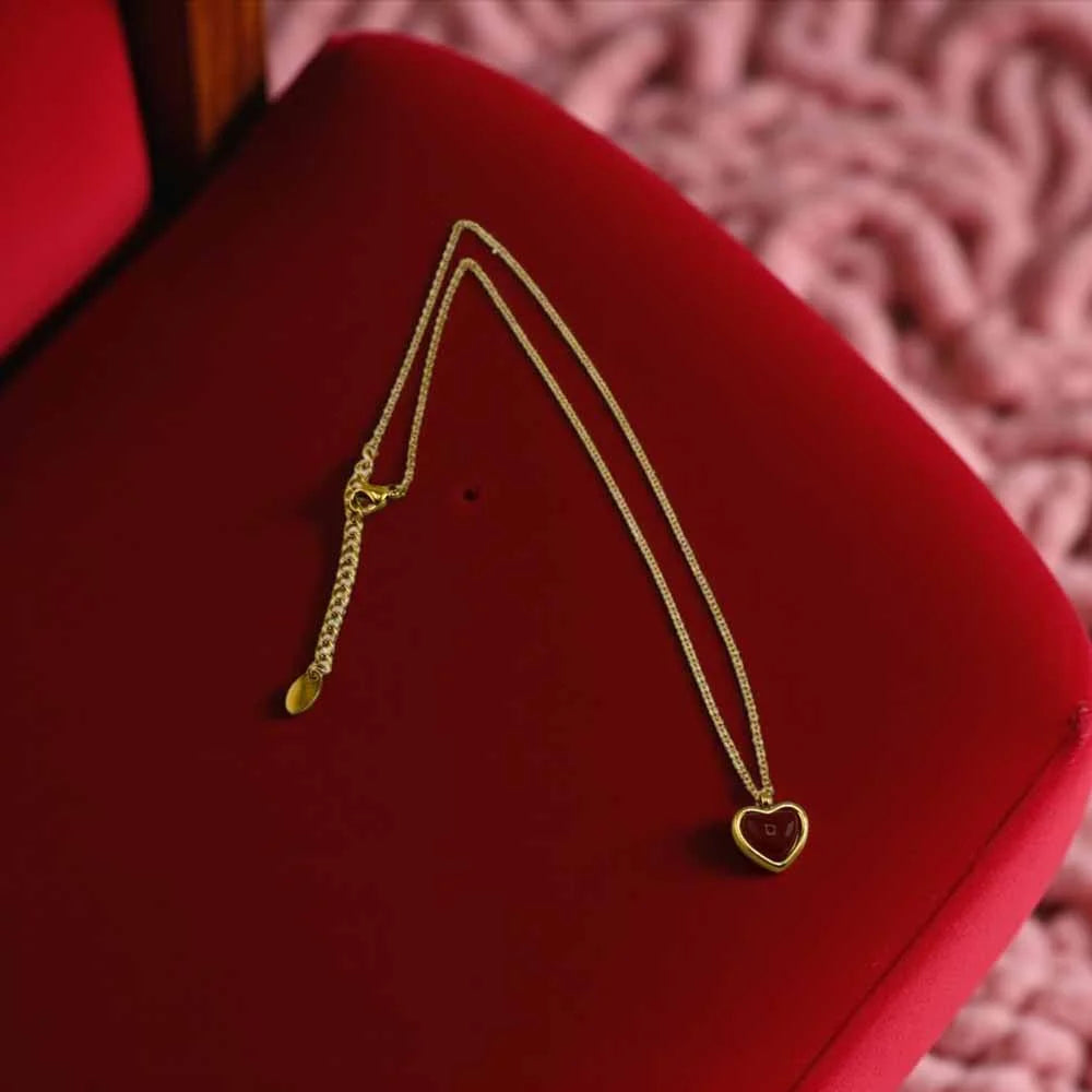 Faux Red Agate Necklace – Elegant Warmth & Classic Glow