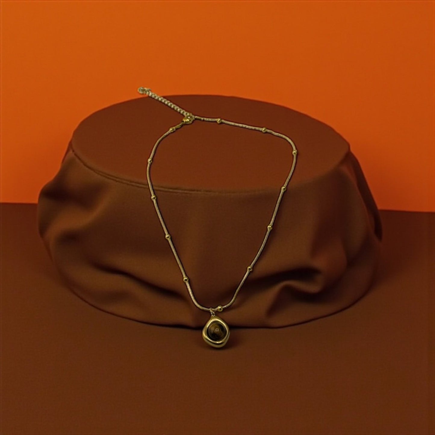 Eye of Royalty – The Golden Talisman of Presence