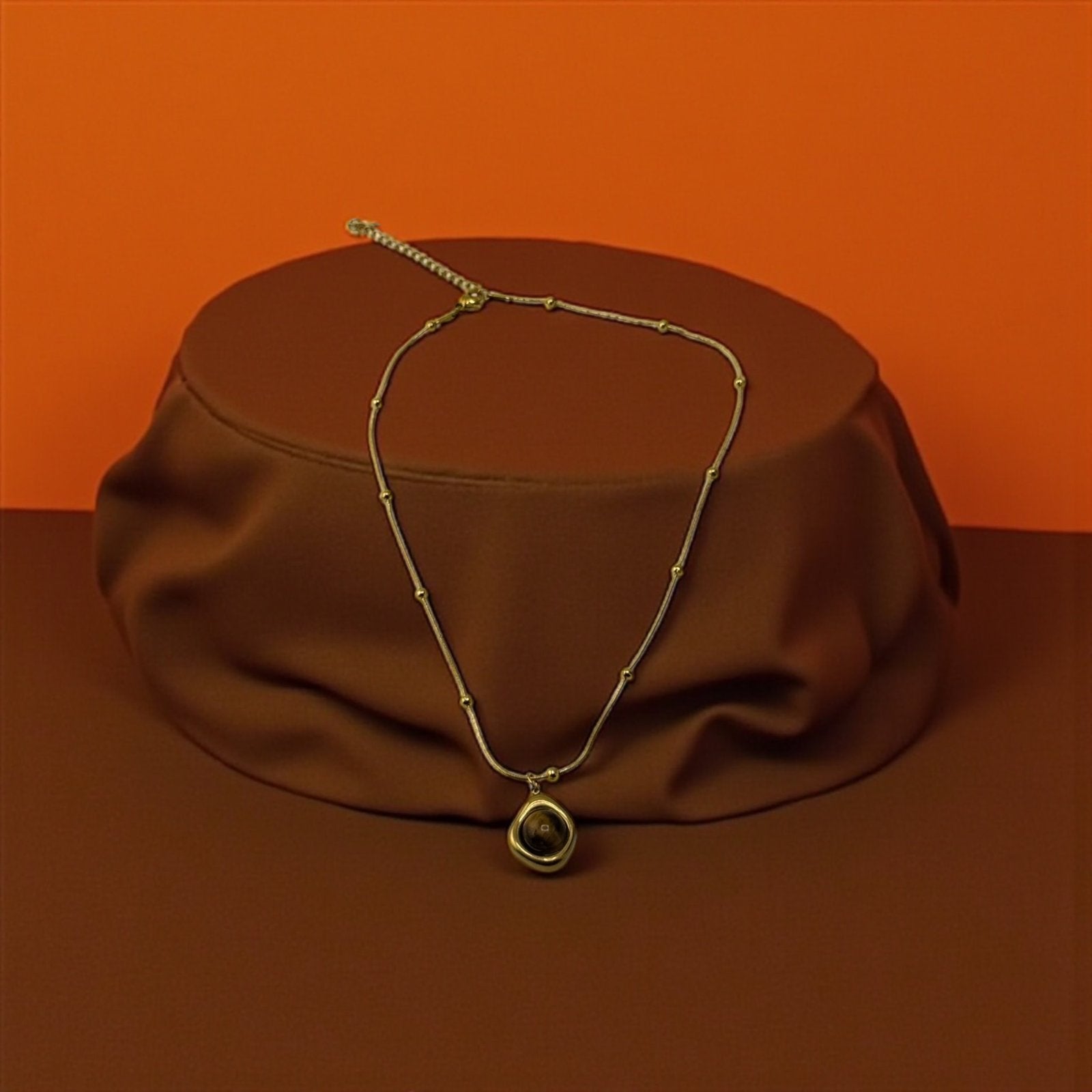 Eye of Royalty – The Golden Talisman of Presence