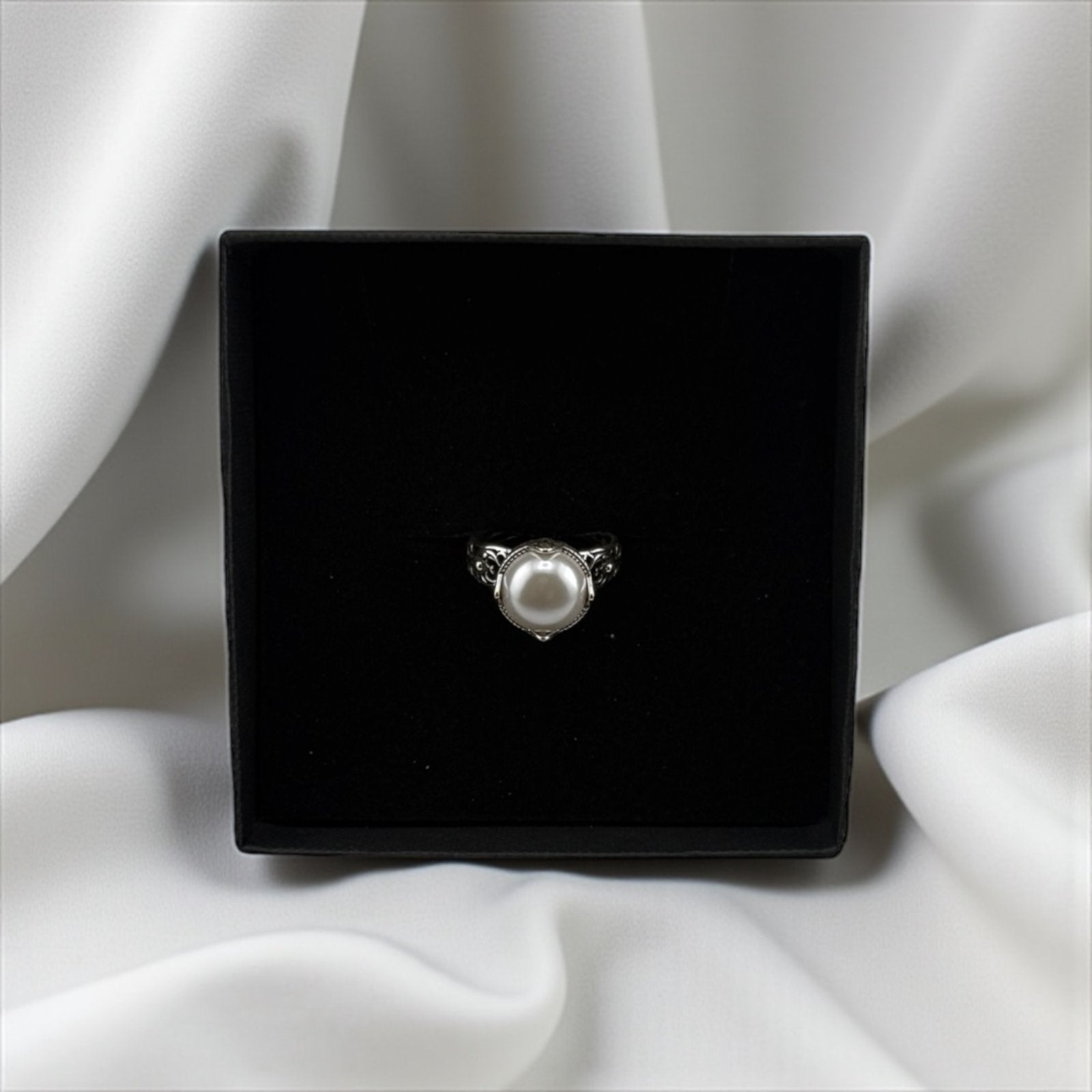 Vintage Huge Pearl Ring – Purity with a Touch of Classic Grace