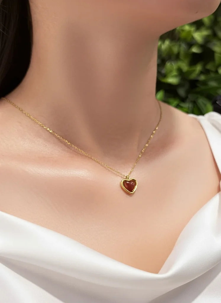 Faux Red Agate Necklace – Elegant Warmth & Classic Glow
