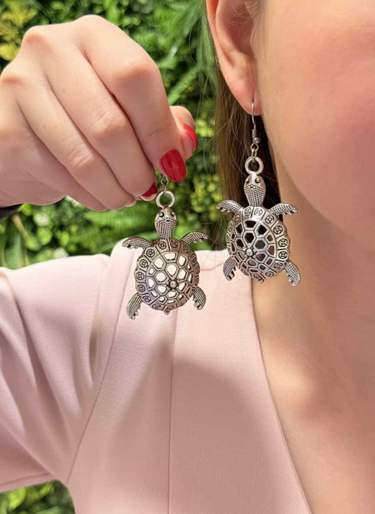 Elegant Silver Sea Turtle Earrings – delicate drop turtle design for a graceful ocean vibe.
