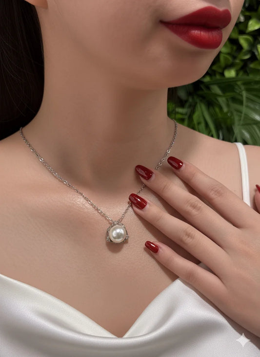 White Pearl Necklace – Soft Sparkle & Graceful Flow