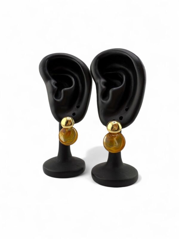 Amber Drop – Agate Confidence in Motion - Image 2