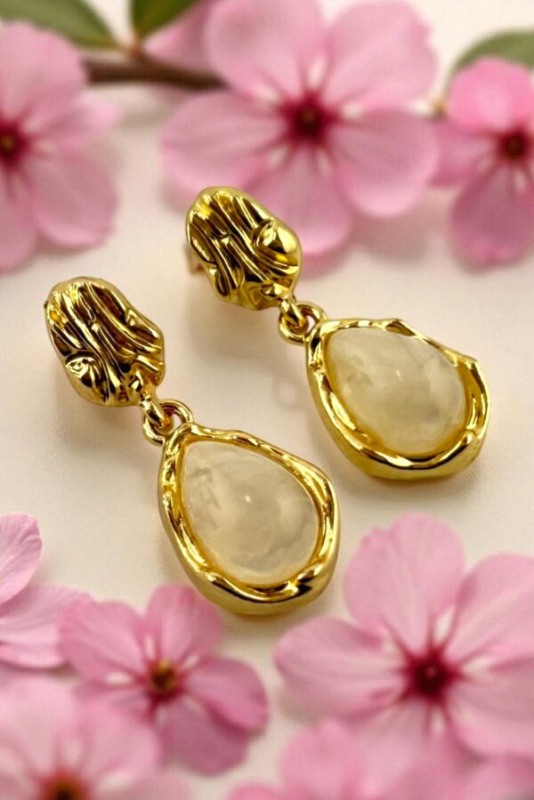 Lunar Dew Drops – Embrace Intuition & Calm - Image 2