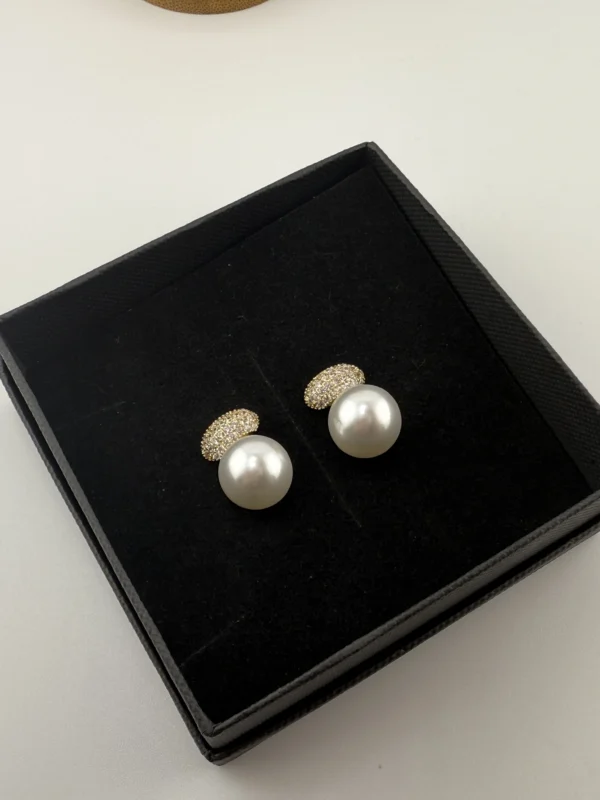 Golden Dew – Luxe Pearl Drop Earrings - Image 2
