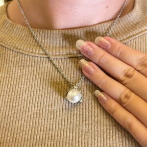 Moon Embrace – Elegance in Every Drop