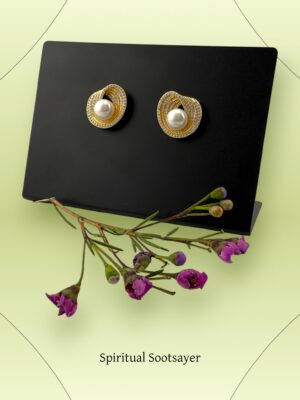 Golden Halo Studs – Elegance in Every Era