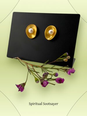 Golden Shell Studs – Modern Elegance, Timeless Pearl