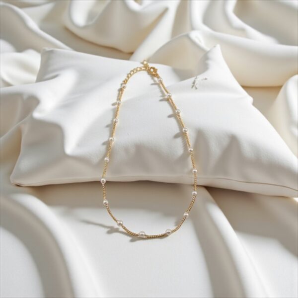 Golden Aura – Minimal Elegance Pearl Necklace - Image 3