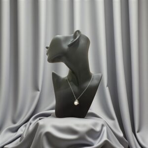 Moon Embrace – Elegance in Every Drop