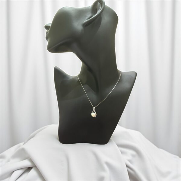 Moondrop Grace – Purity & Feminine Wisdom Necklace